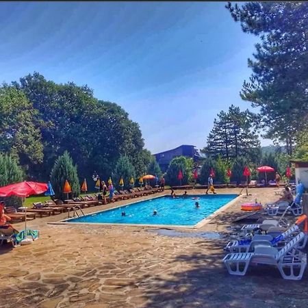 Хотел Галина Палас Srem Dış mekan fotoğraf