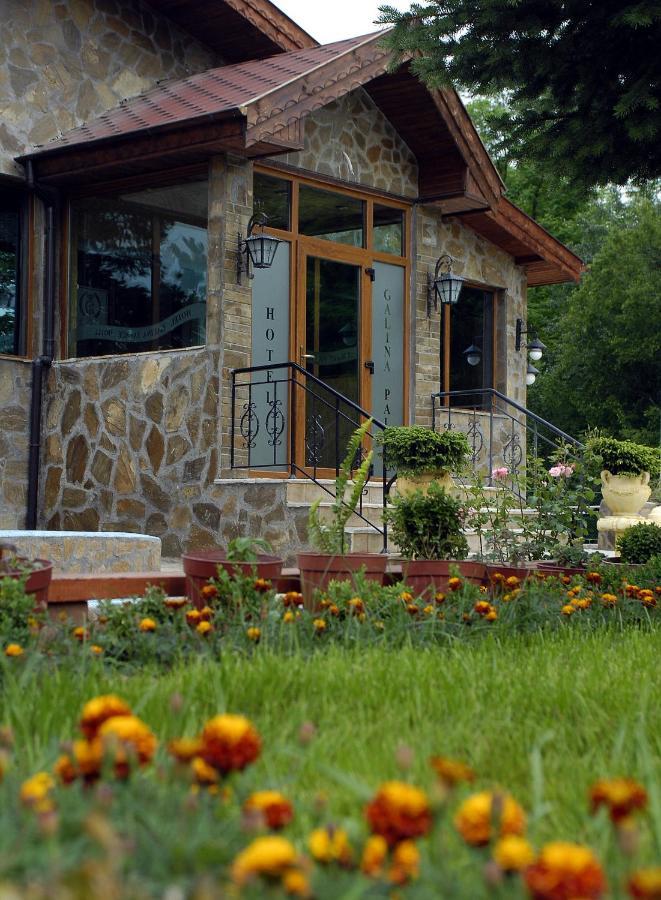 Хотел Галина Палас Srem Dış mekan fotoğraf