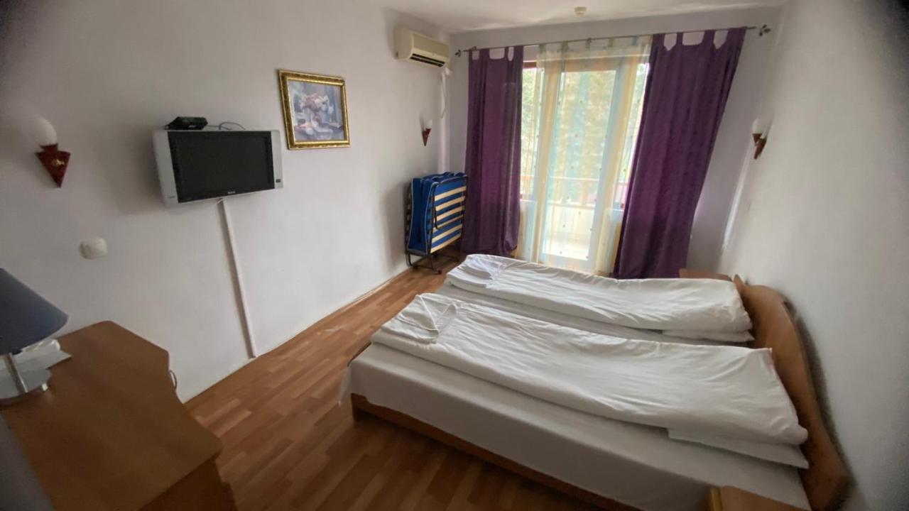 Хотел Галина Палас Srem Dış mekan fotoğraf