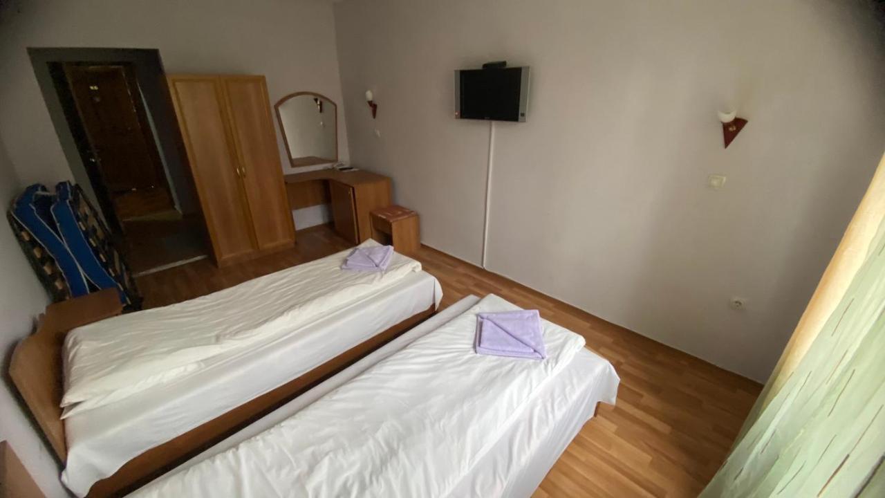 Хотел Галина Палас Srem Dış mekan fotoğraf