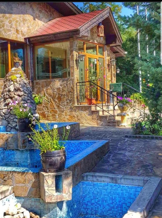 Хотел Галина Палас Srem Dış mekan fotoğraf
