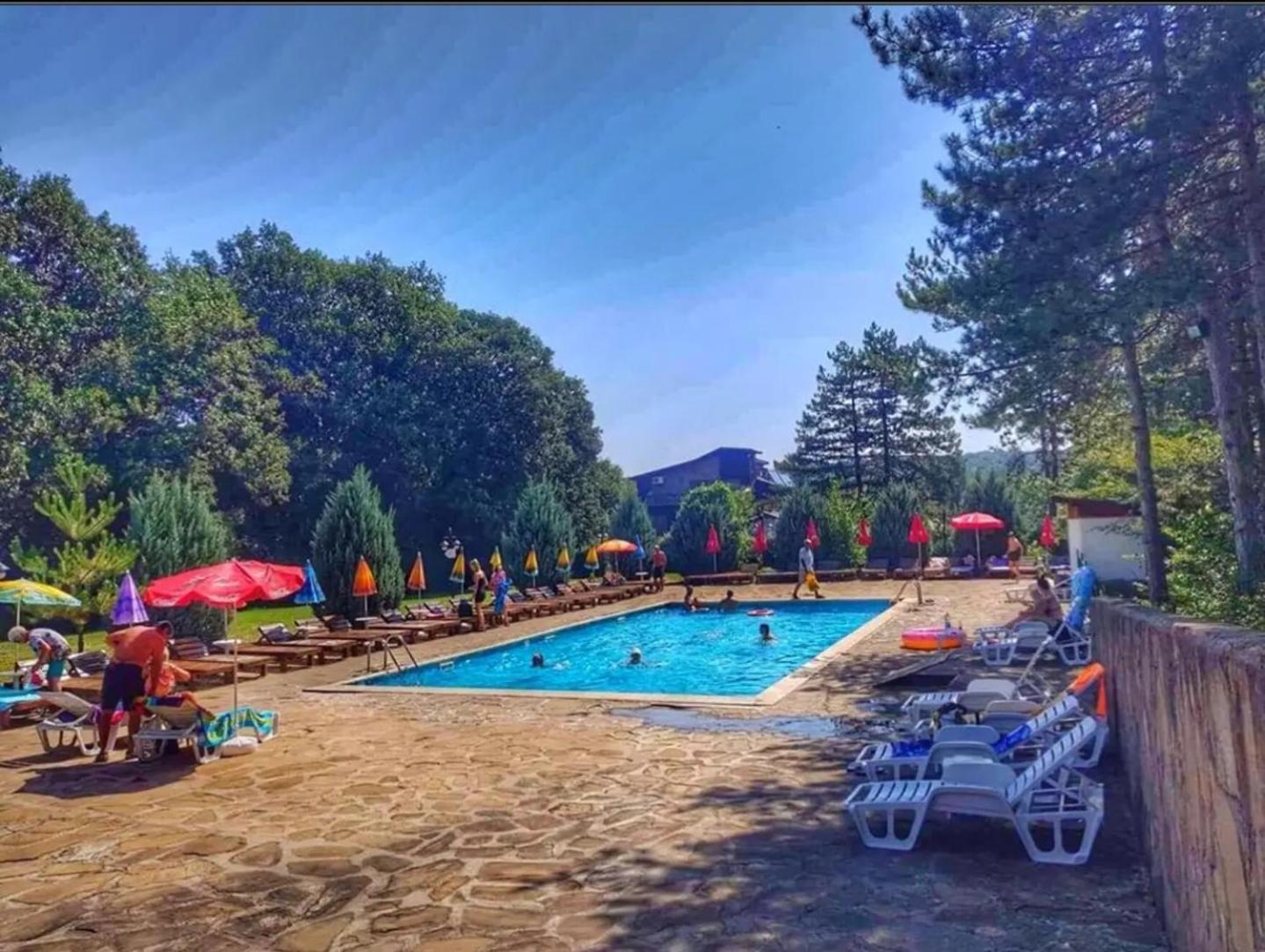 Хотел Галина Палас Srem Dış mekan fotoğraf