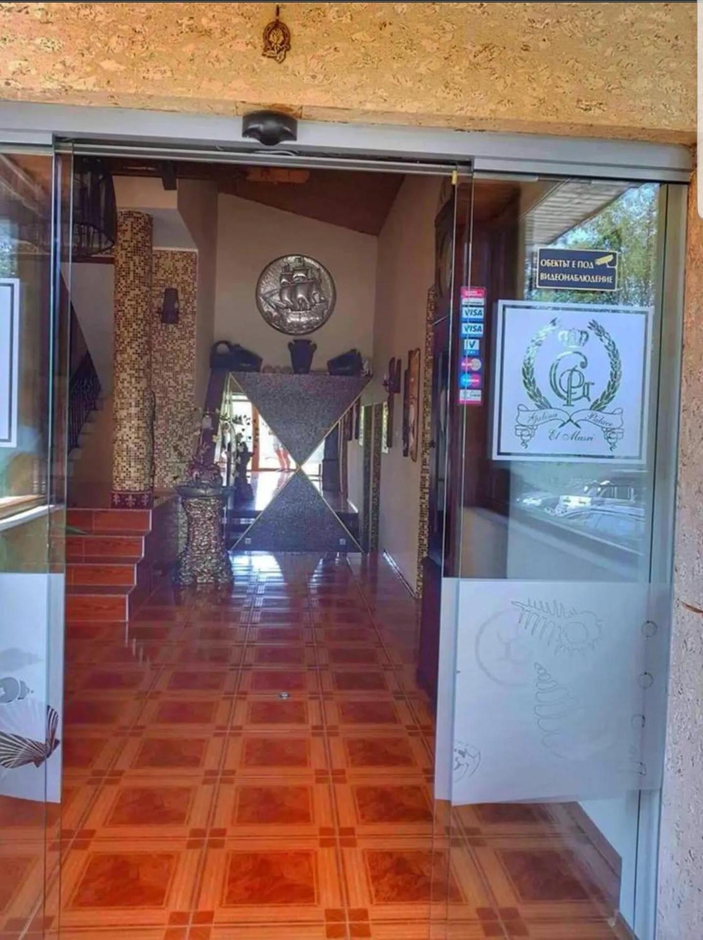 Хотел Галина Палас Srem Dış mekan fotoğraf