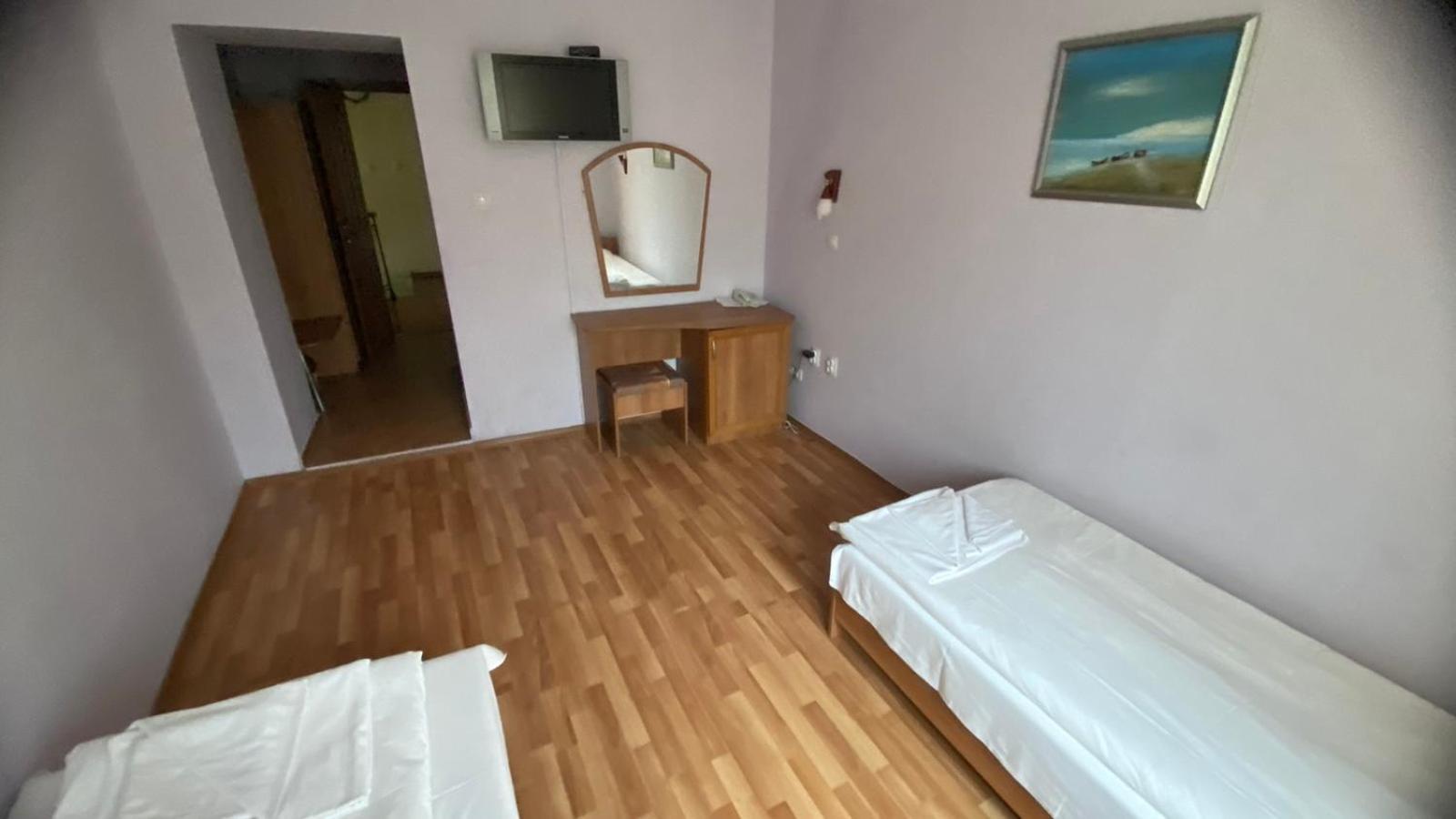 Хотел Галина Палас Srem Dış mekan fotoğraf